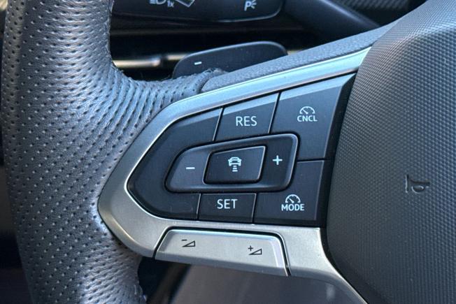 VOLKSWAGEN Golf Photo 16