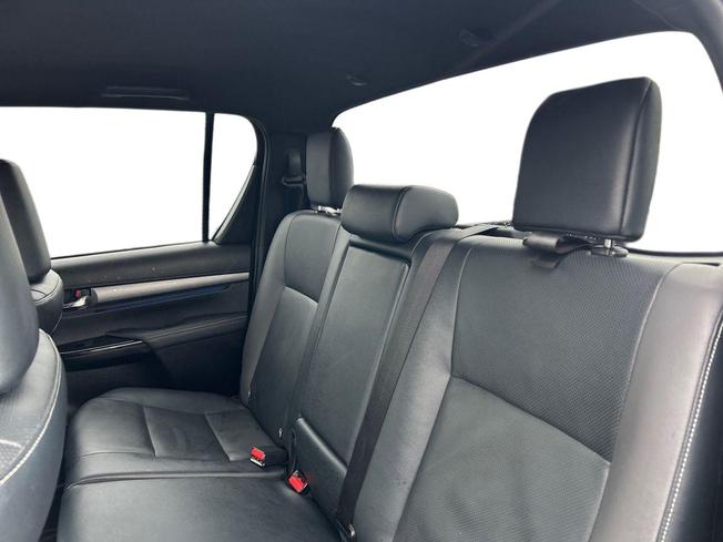 TOYOTA Hilux Photo 9