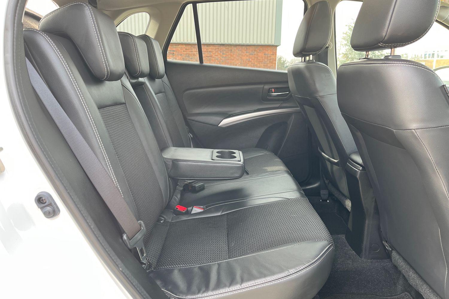 Suzuki S-Cross Photo 25