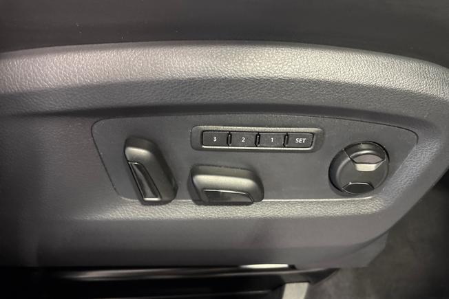 VOLKSWAGEN Caravelle Photo 23