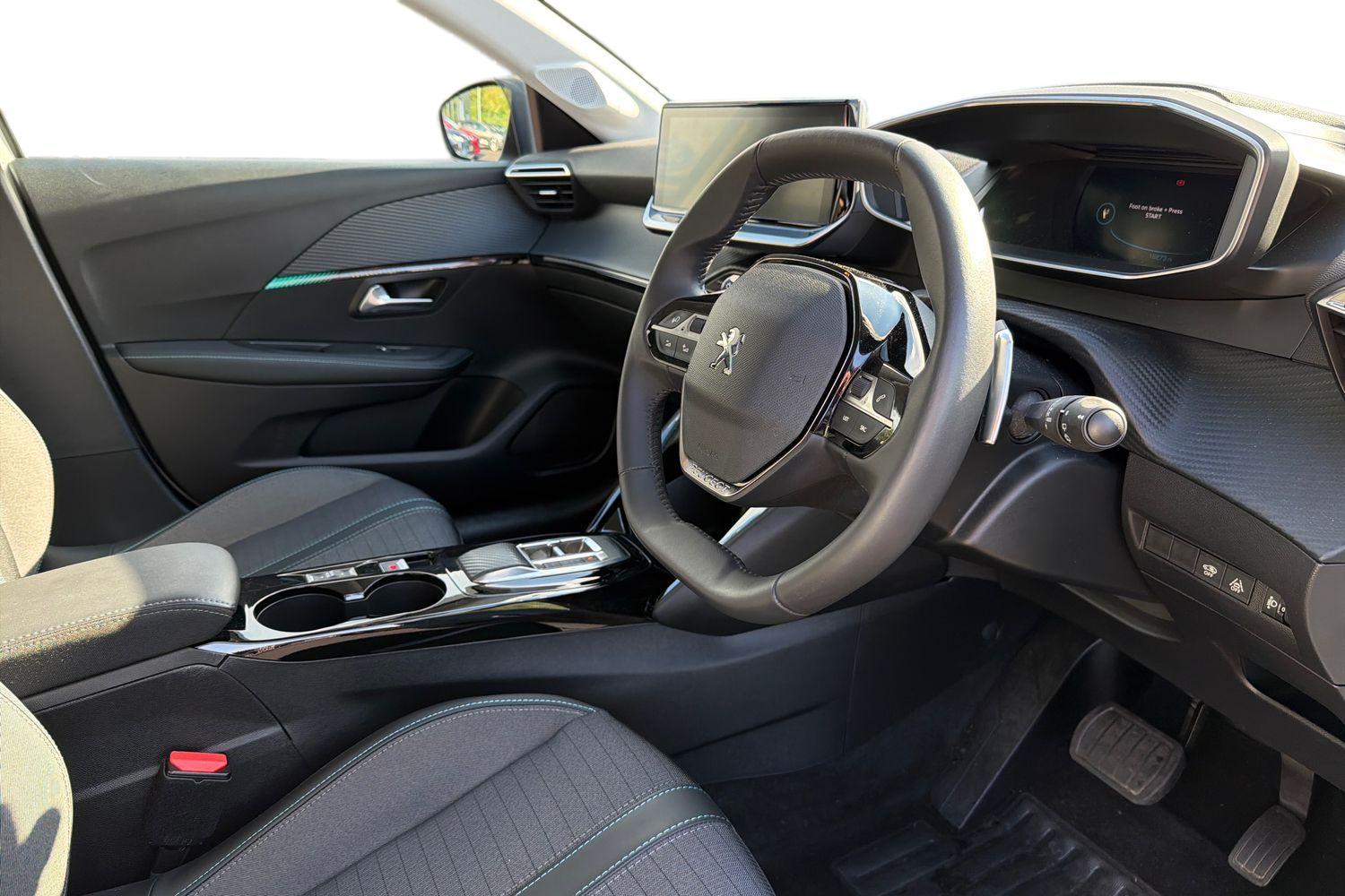 Peugeot 208 Photo 8