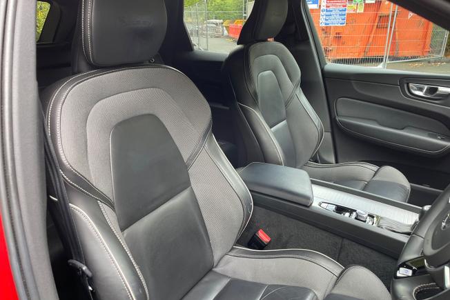 VOLVO XC60 Photo 30