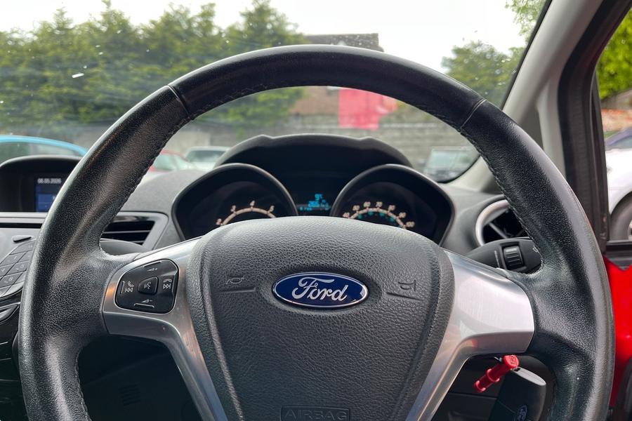 Ford FIESTA Photo autoimg-5fa0741d6db3dc643188fbd0267fd94915872070.jpg
