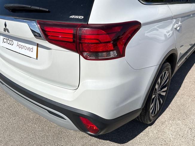 MITSUBISHI Outlander Photo 18