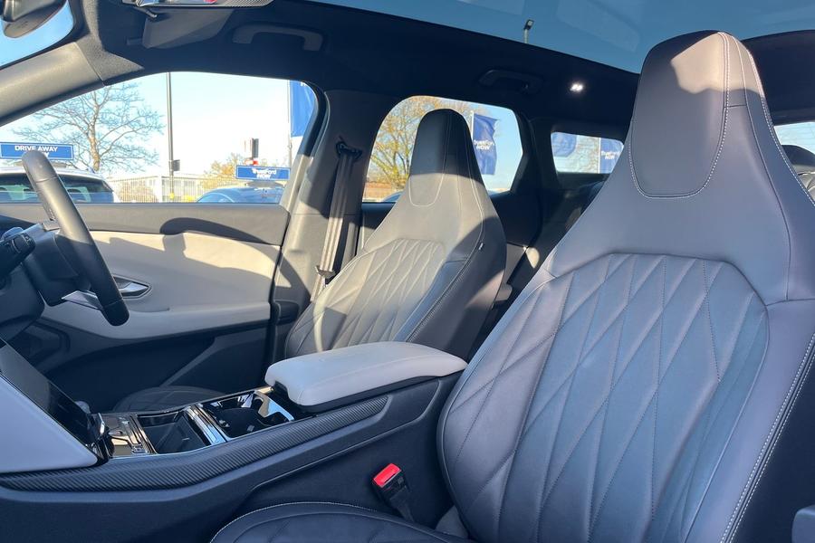 Ford Explorer Photo autoimg-5fa9bace6d1f8b415203c0022ed7e1f5e59022cf.jpg