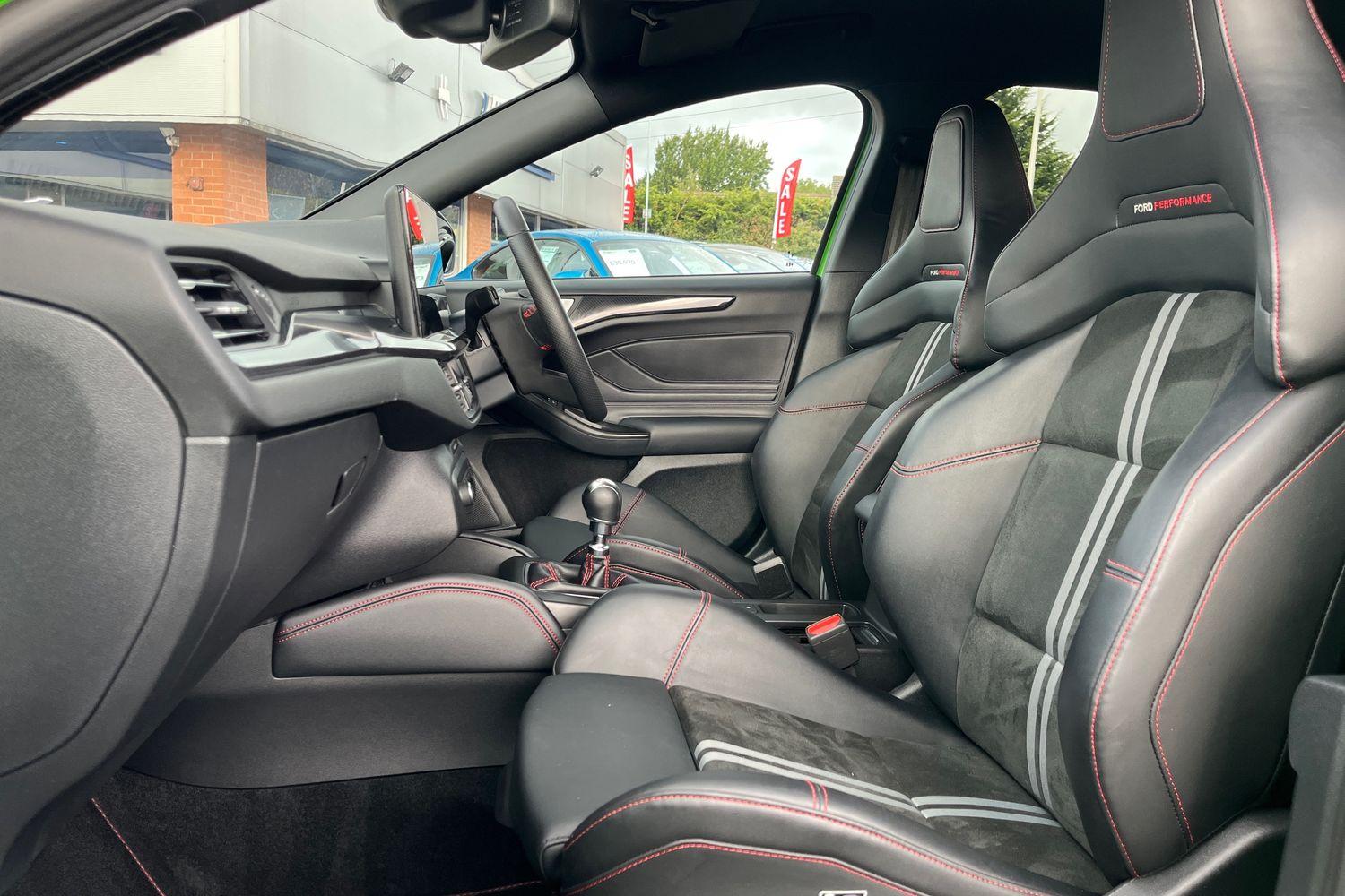 Ford FOCUS Photo 18
