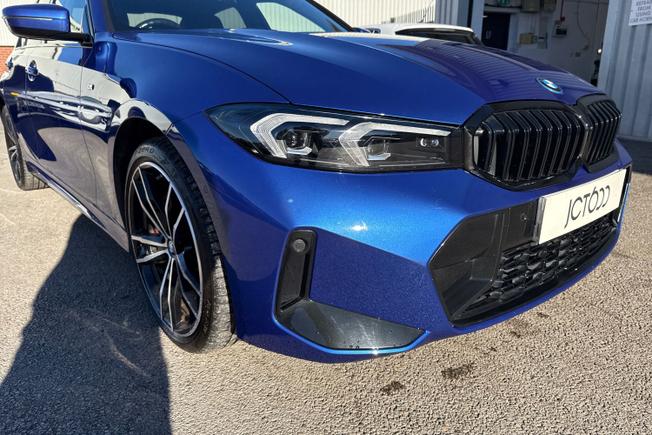 BMW 3 Series Photo 19