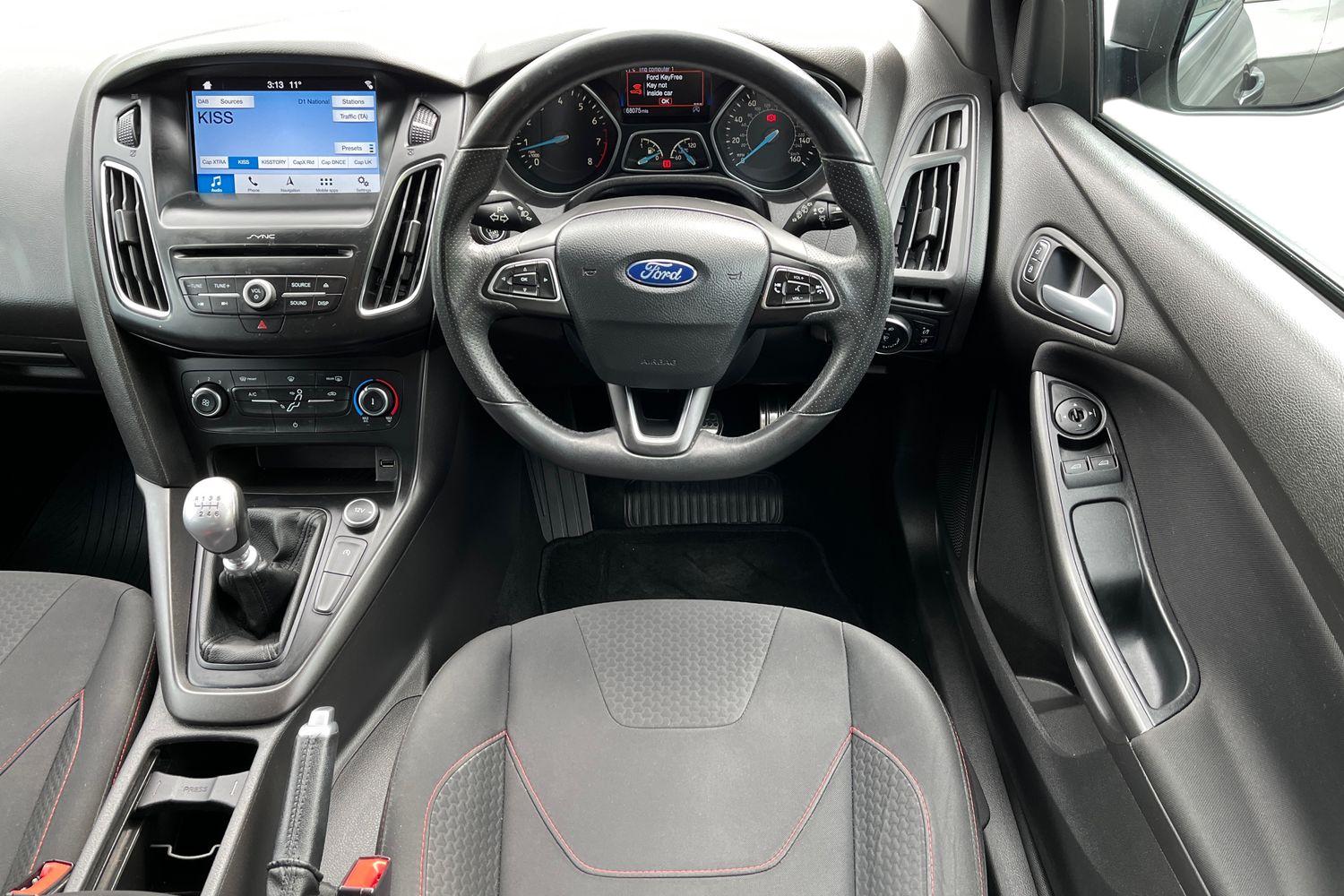 Ford FOCUS Photo 10