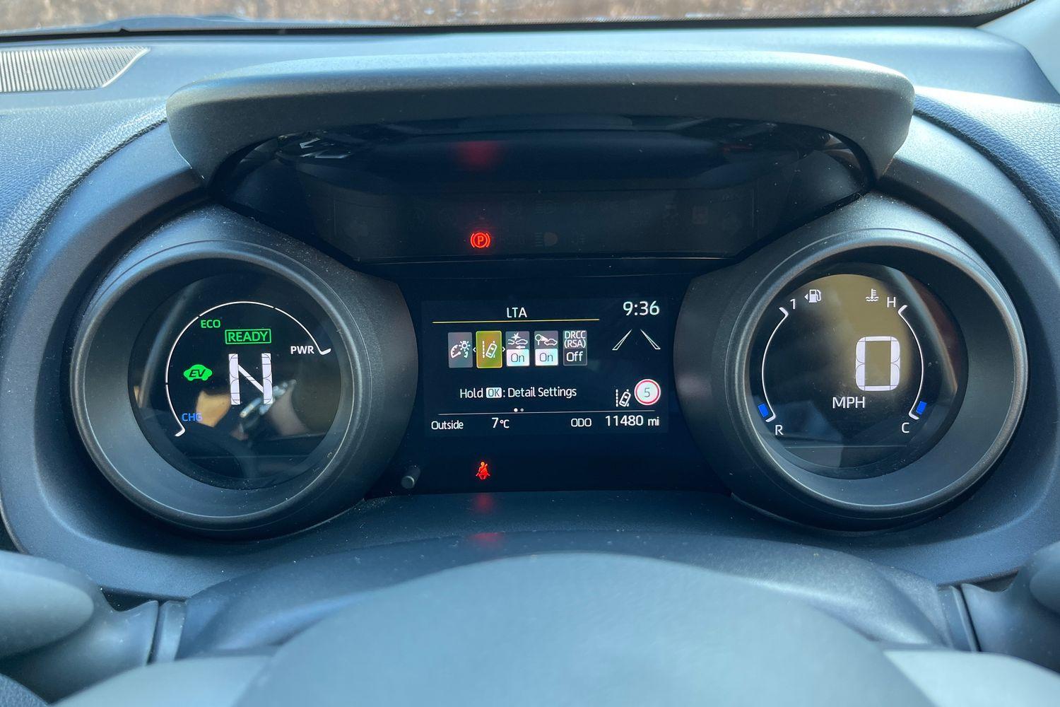 Toyota YARIS Photo 12