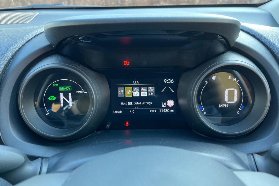 Toyota YARIS Photo autoimg-5fc7c7ec652c37bc55f32ee2b42be0adf53d3872.jpg