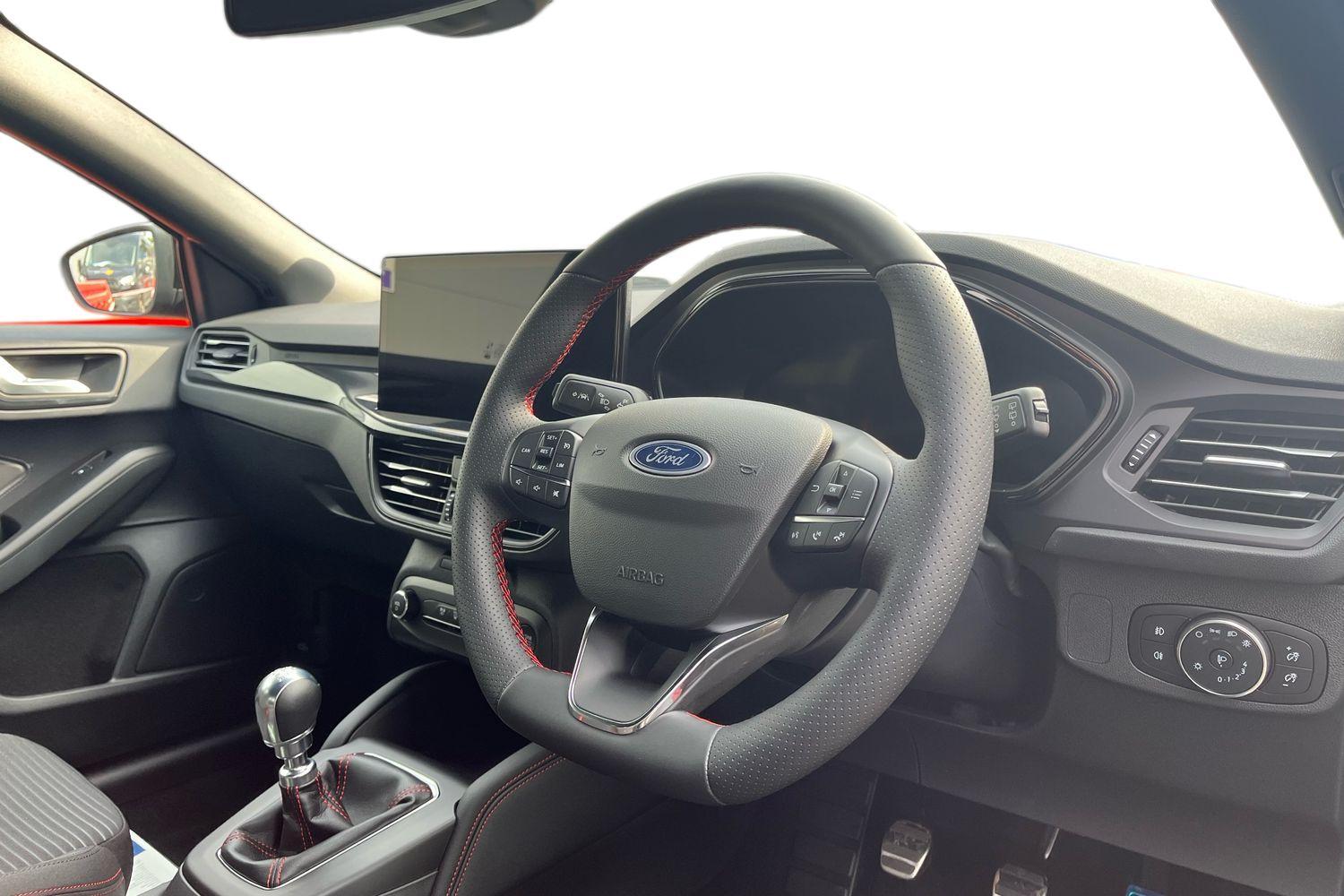 Ford Focus Photo 8