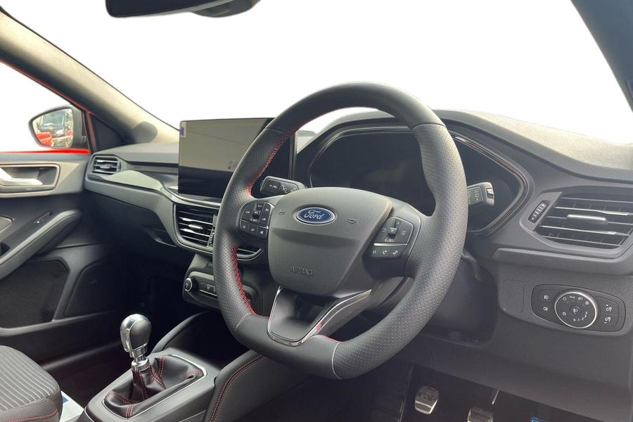 Ford Focus Photo autoimg-5fc9703c1384ededccbf6d6d88cf5bb895d25fad.jpg