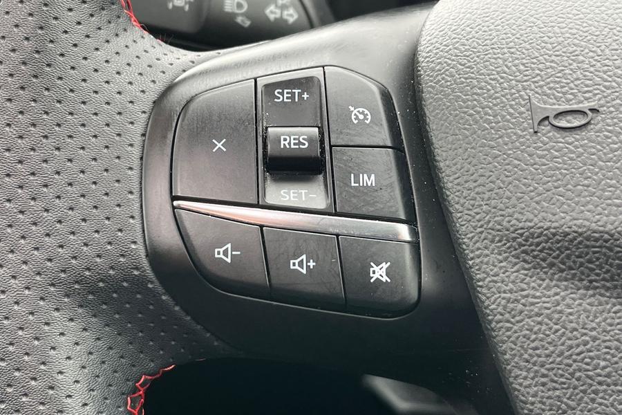Ford KUGA Photo autoimg-5fca2dd038bee26330bfd5e9a3b8ed1672eb42cb.jpg