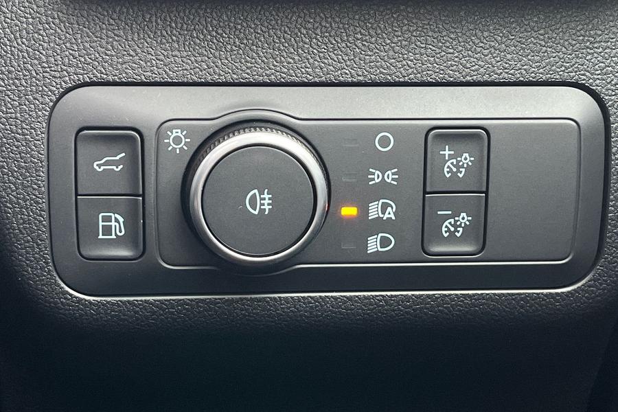 Ford Kuga Photo autoimg-5fd1039ed1b725a72c4da5a02b1bc512a9920320.jpg