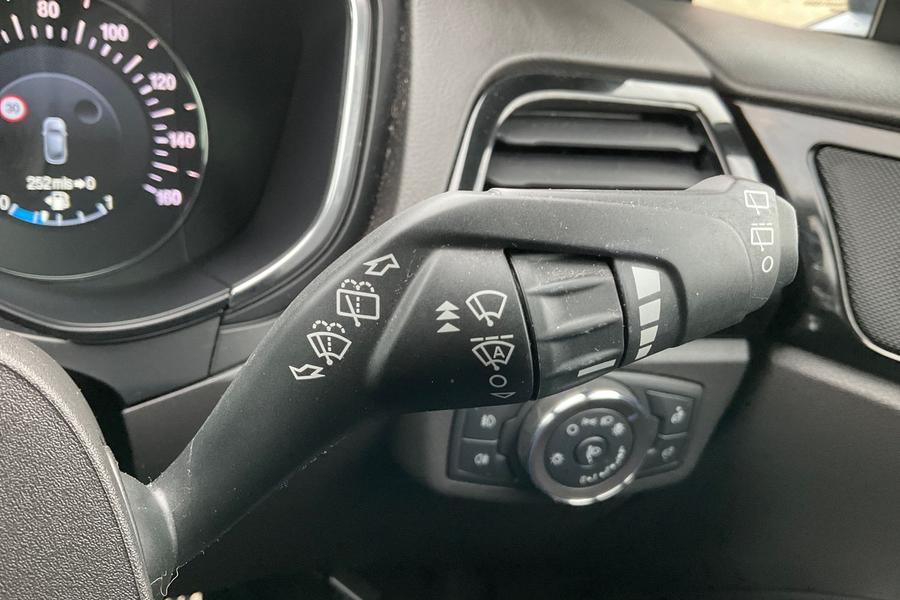 Ford MONDEO Photo autoimg-5fd91a4802ea0f1d553aef01b4cdffefd541214a.jpg