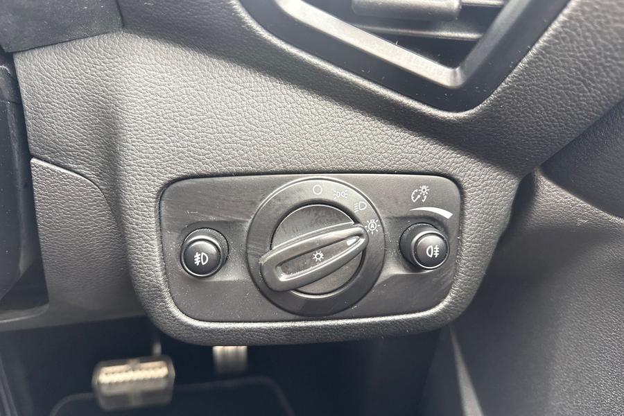 Ford KUGA Photo autoimg-5fdc66c5dac03f9bf17e7eda03d51d2c24e8450d.jpg