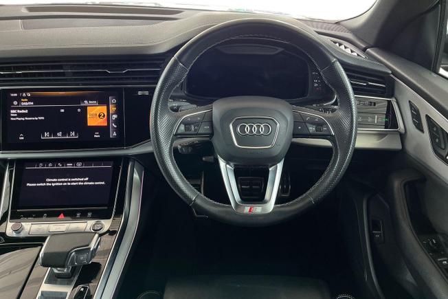 Audi Q8 Photo 11