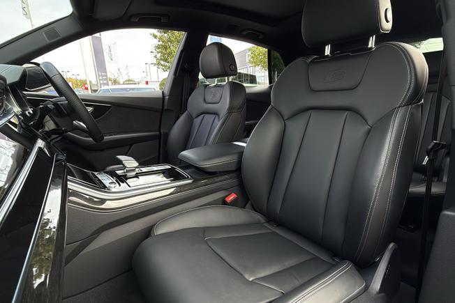 Audi Q8 Photo 22