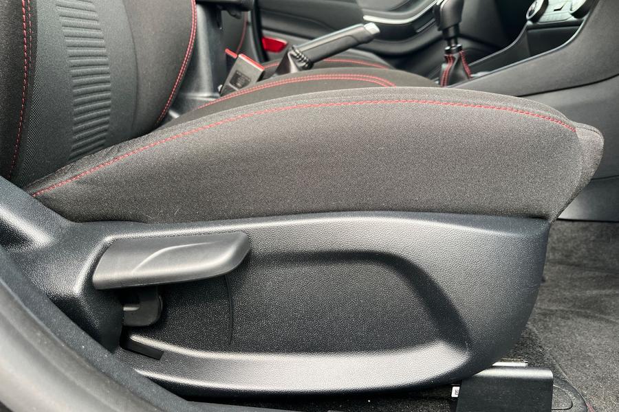 Ford FIESTA Photo autoimg-5fec177be25601b9df21afb114025fb19a9951d8.jpg