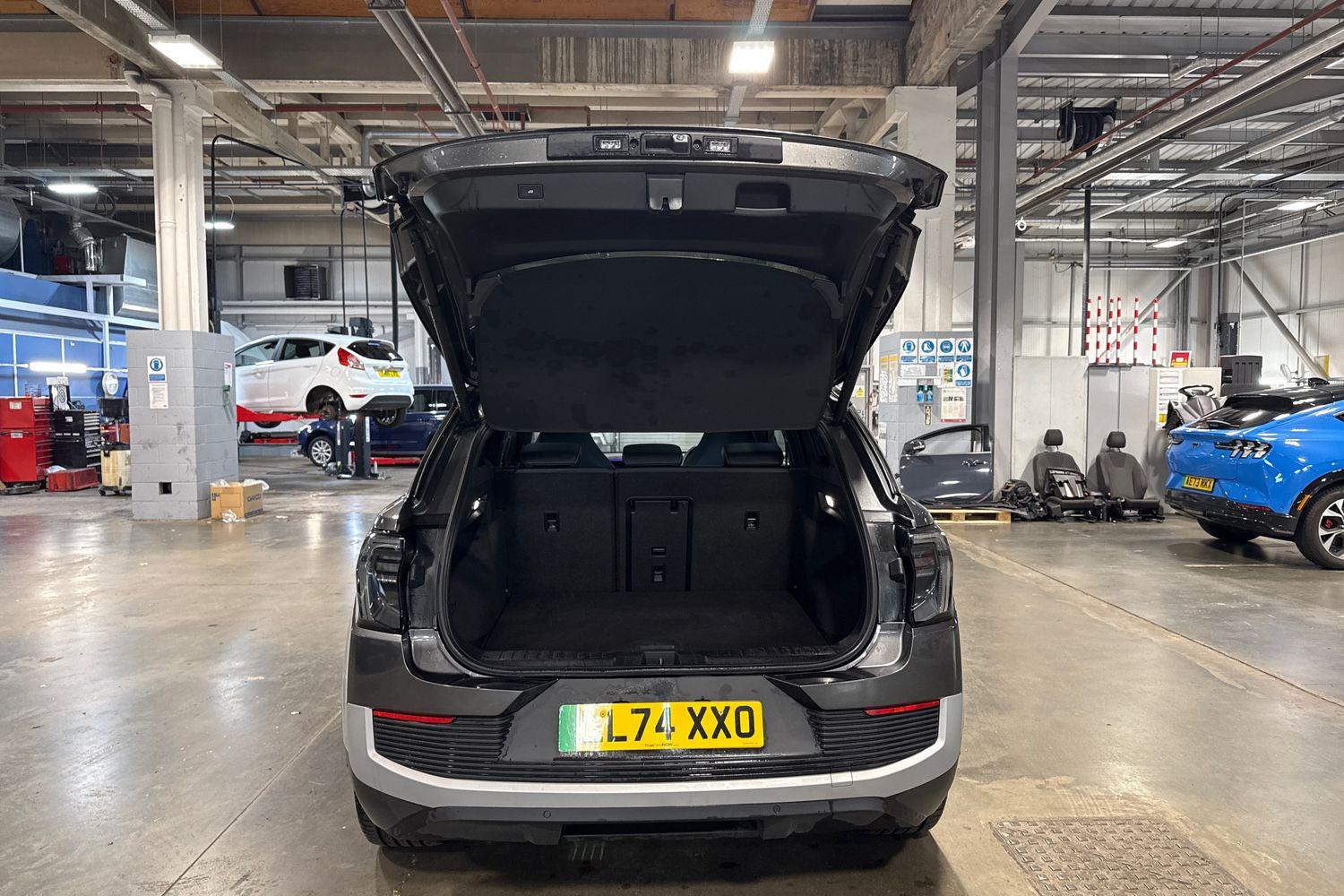 Ford Explorer Photo 20