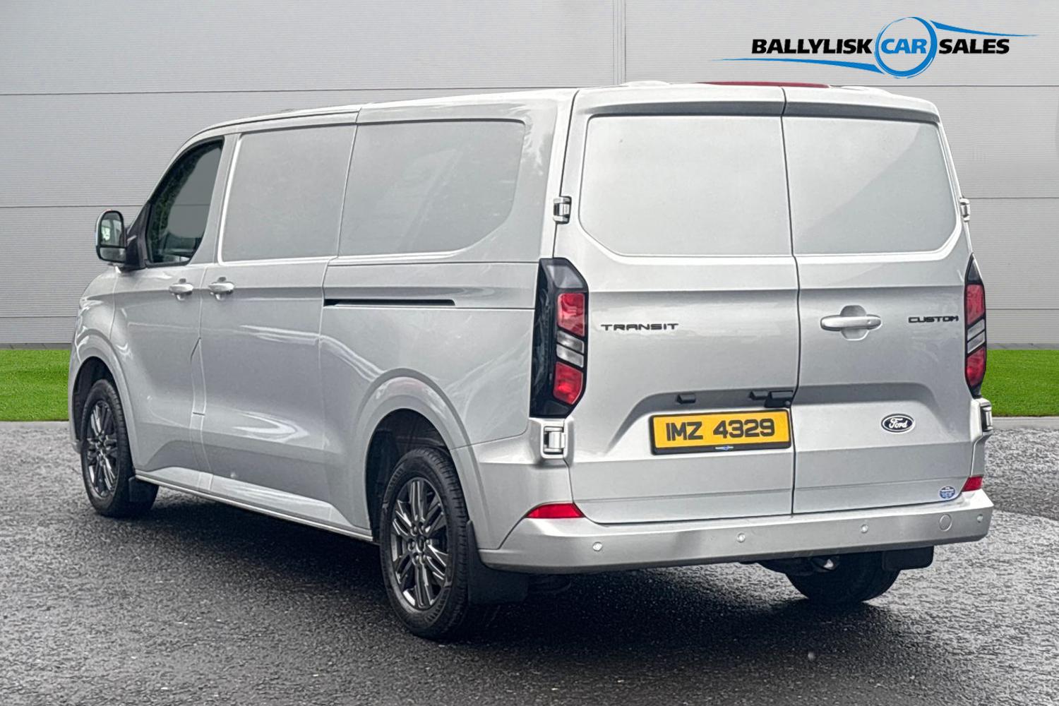 2025 Ford Transit Custom 2.0 280 EcoBlue Limited Panel Van 5dr Diesel Manual L2 H1 Euro 6 (s/s) (136 ps) - vehicle photo 2 for sale on PureCar