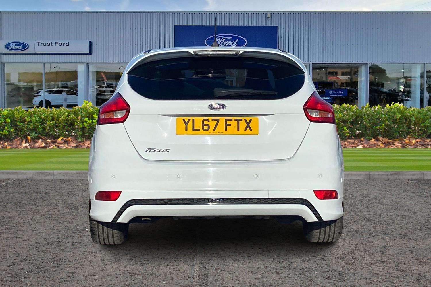 Ford FOCUS Photo 6