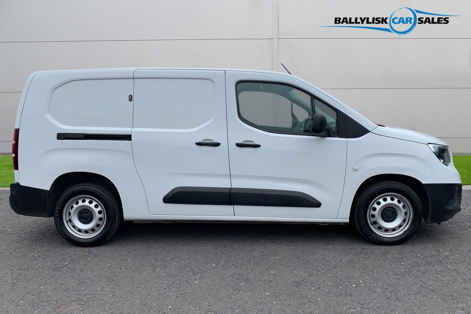 2023 Vauxhall Combo 1.5 Turbo D 2300 Prime Panel Van L2 H1 in White with 84K - vehicle photo 3 for sale on PureCar