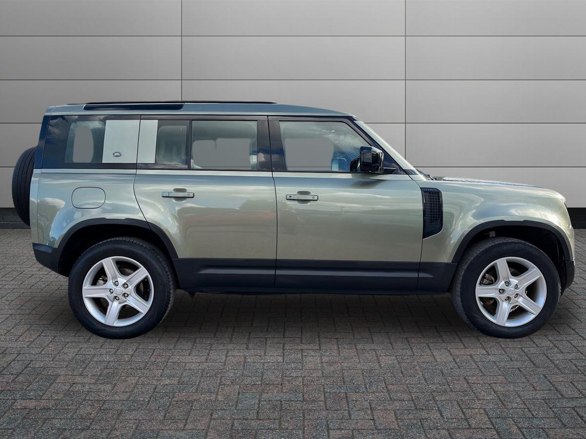 Land Rover Defender 110 Photo 5