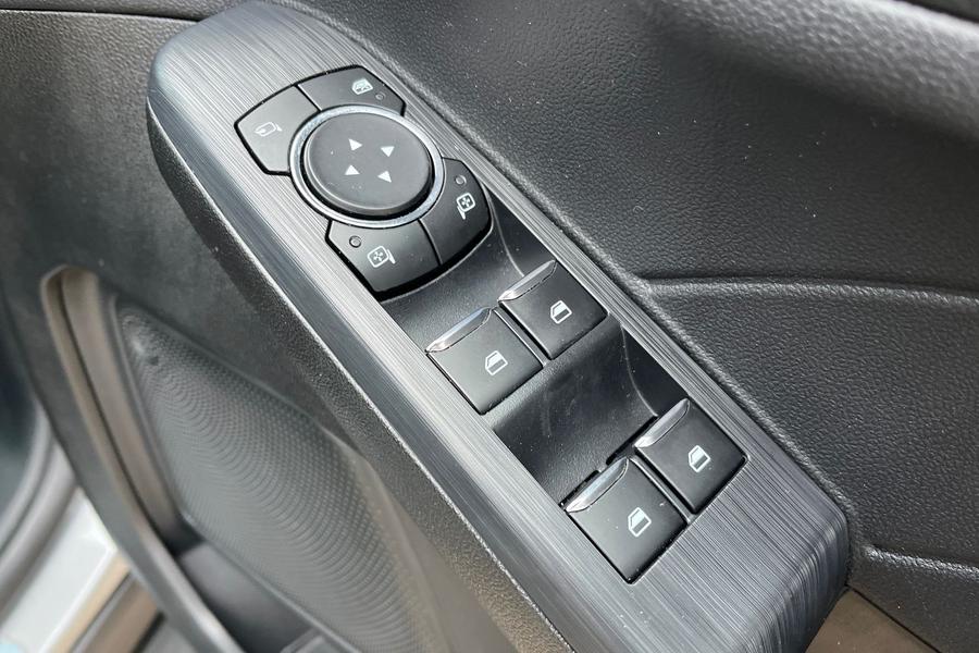 Ford Kuga Photo autoimg-6007abf18a892a2a6ccd6d3a7aca2fde5ef7ec32.jpg