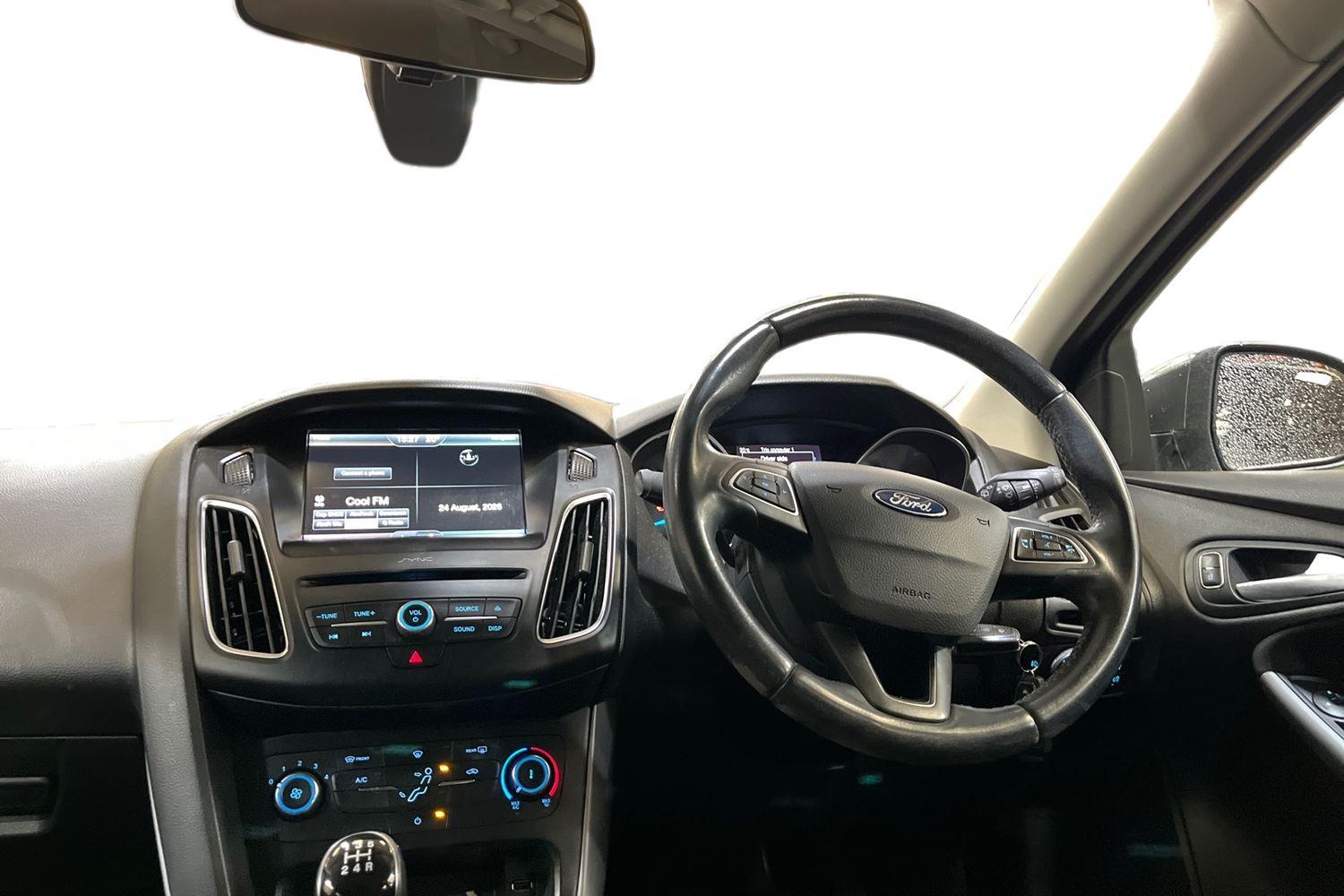 Ford FOCUS Photo 9