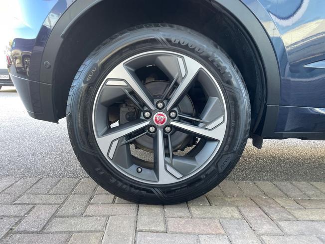 Jaguar E-PACE Photo 51