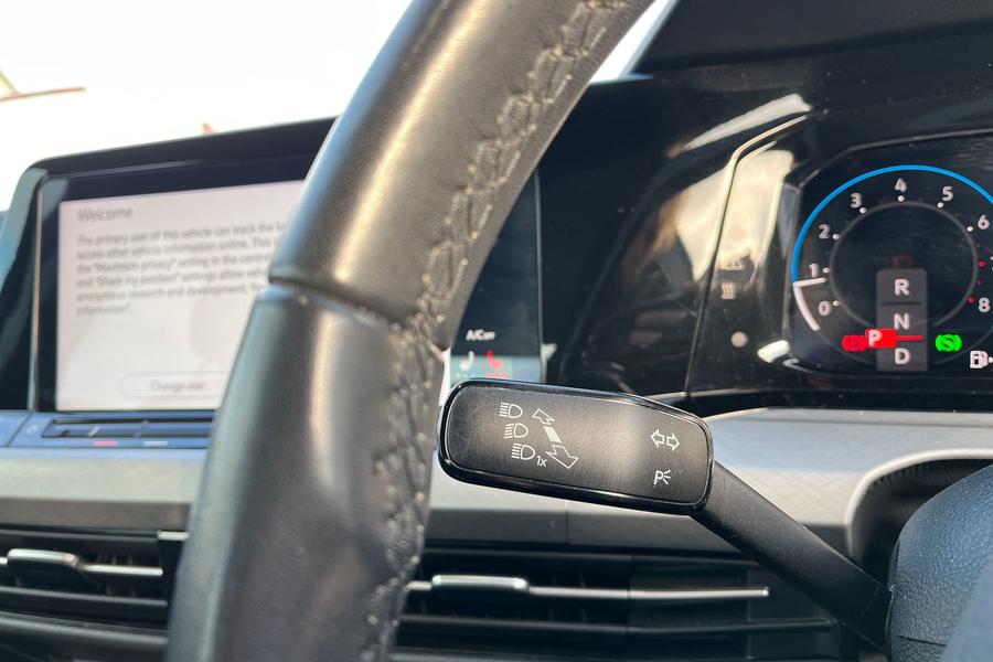 Volkswagen GOLF Photo autoimg-601bdfbe96785f94f1df261f78bc30be282675c5.jpg