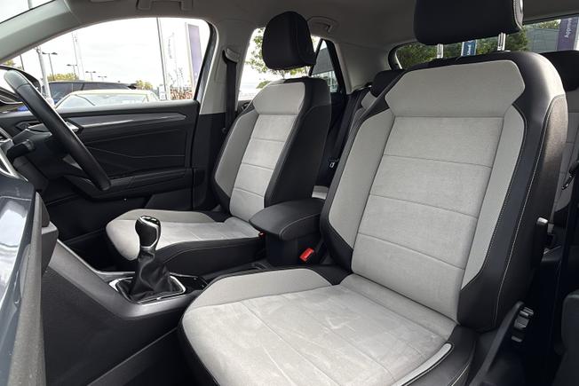 VOLKSWAGEN T-Roc Photo 21