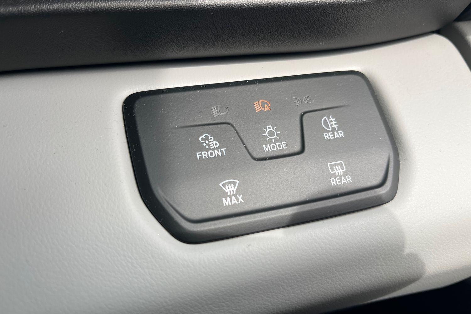 Ford EXPLORER Photo 32
