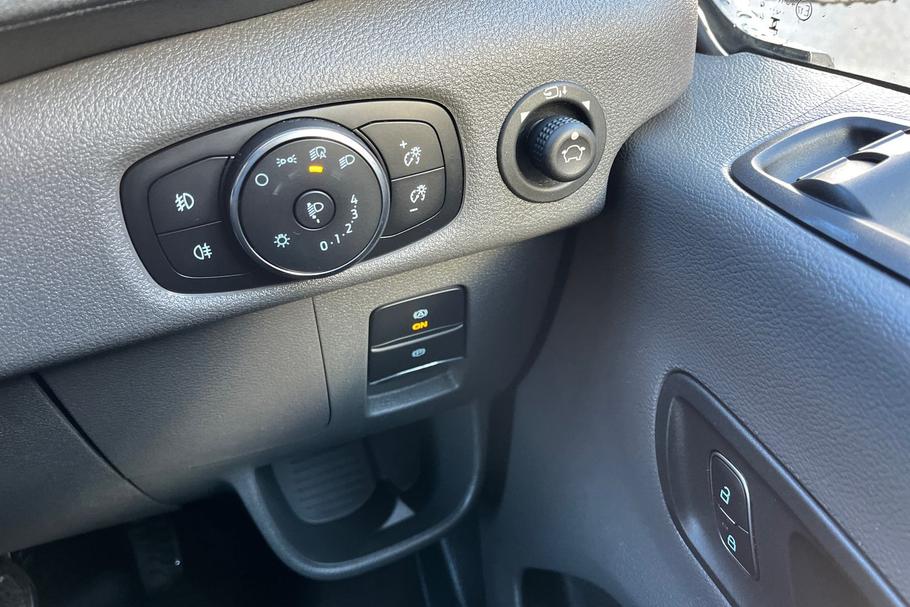 Used Ford TRANSIT WO25UNN 18