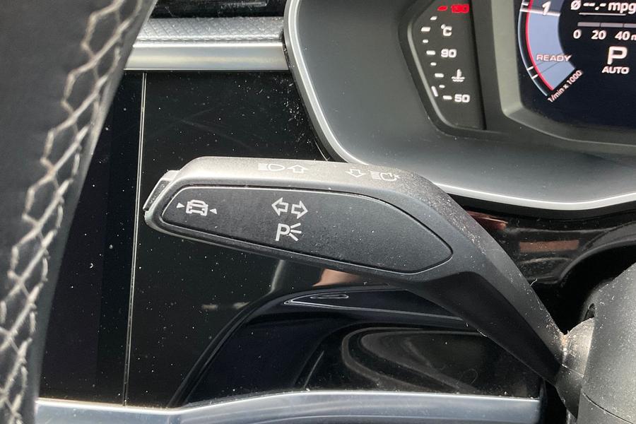 Audi Q3 Photo autoimg-60340aa7231074236bfe85eaf6eb492365d12c53.jpg