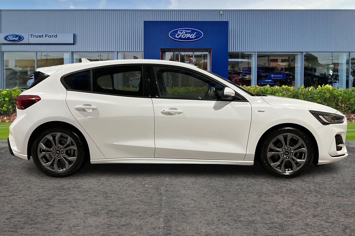 Ford FOCUS Photo 2