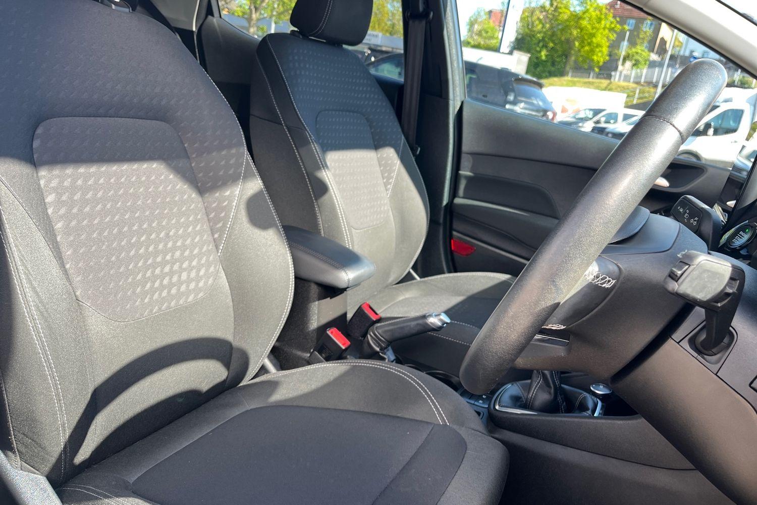 Ford Fiesta Photo 16