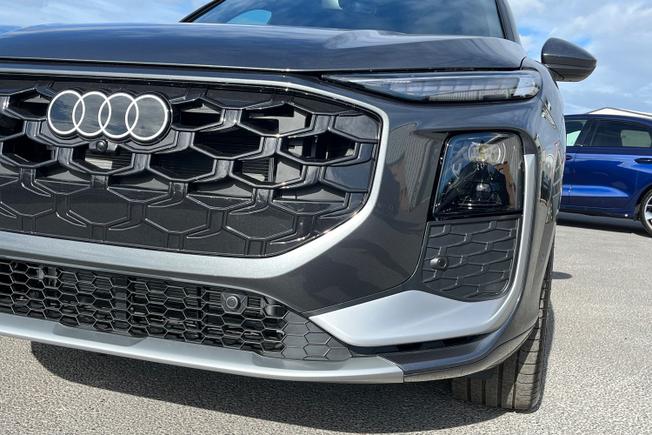 AUDI  Q3 SUV Photo 24