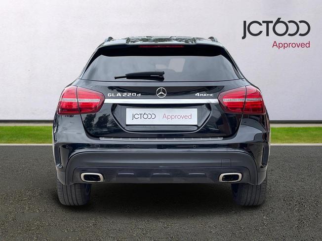 MERCEDES-BENZ GLA Photo 7