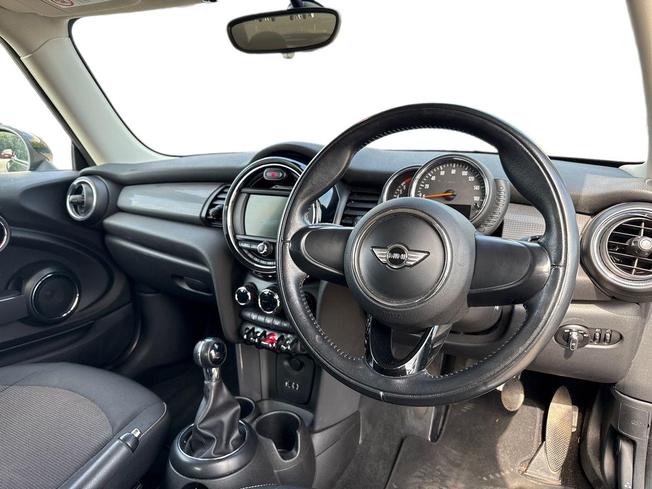 MINI Hatch Photo 6