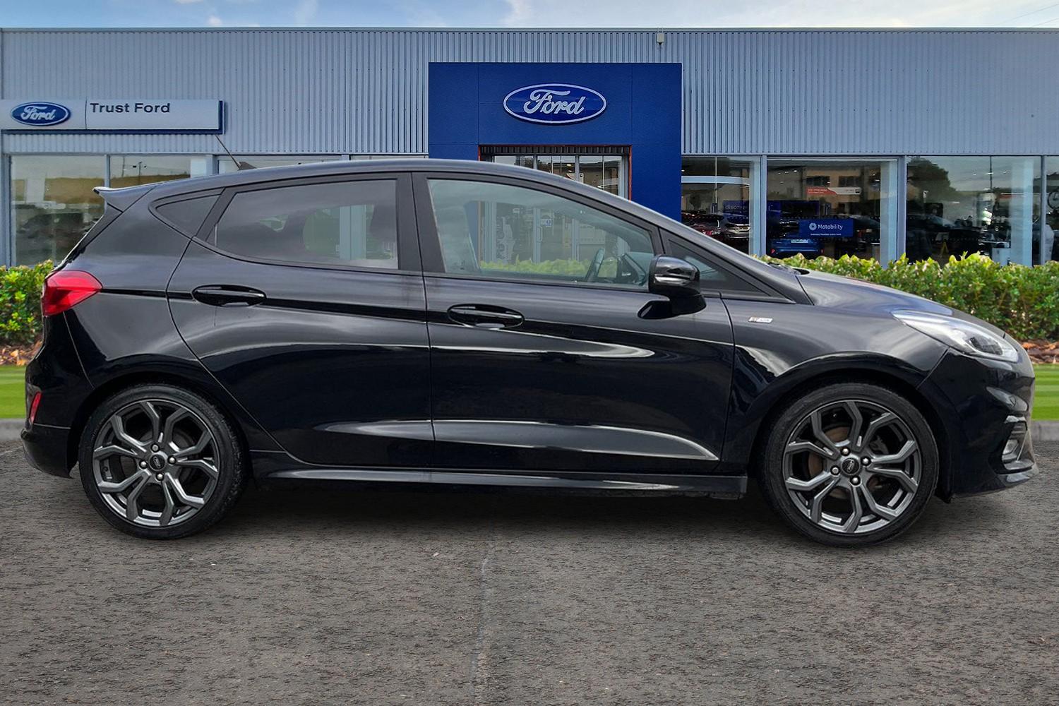 Ford FIESTA Photo 2