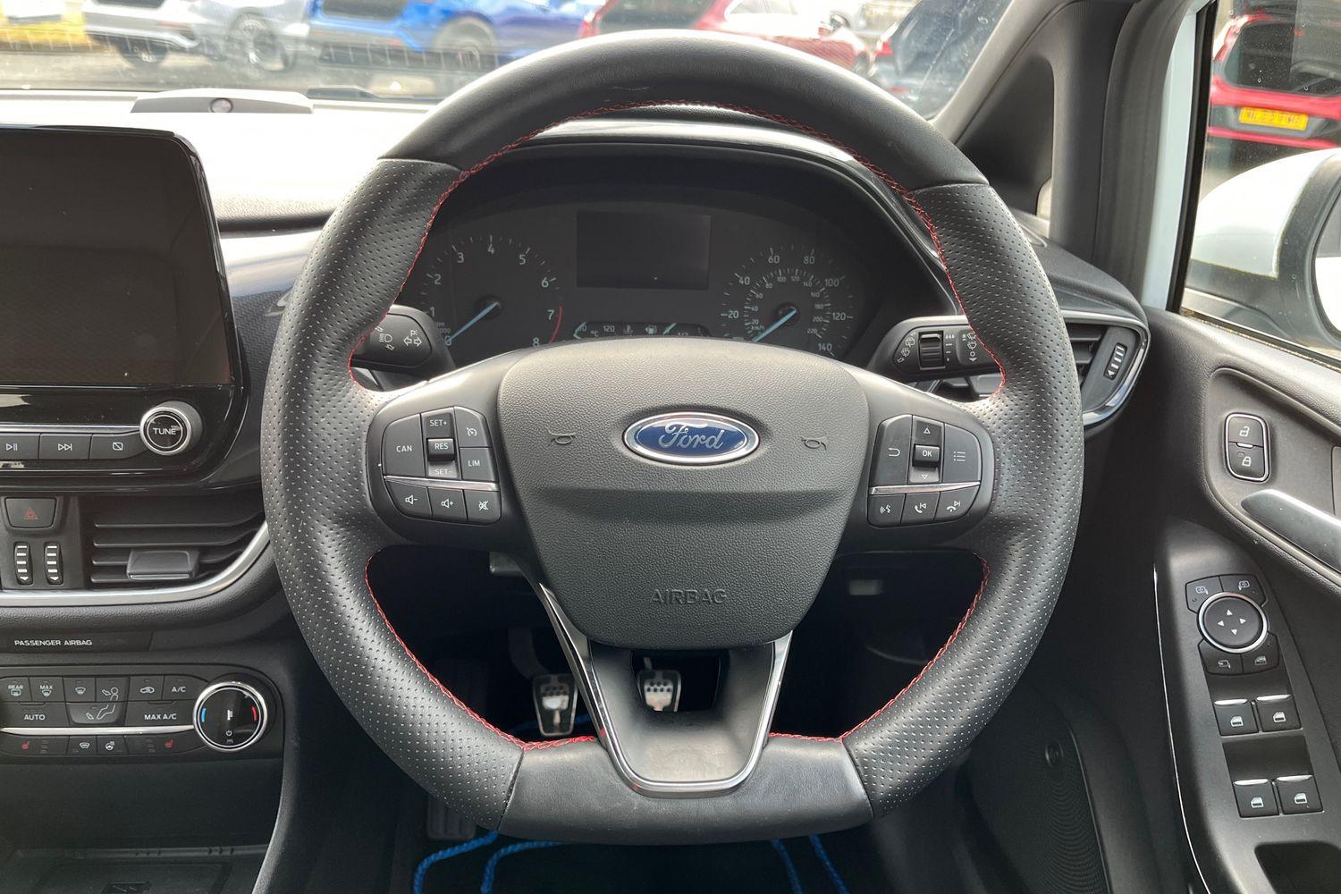 Ford FIESTA Photo 11