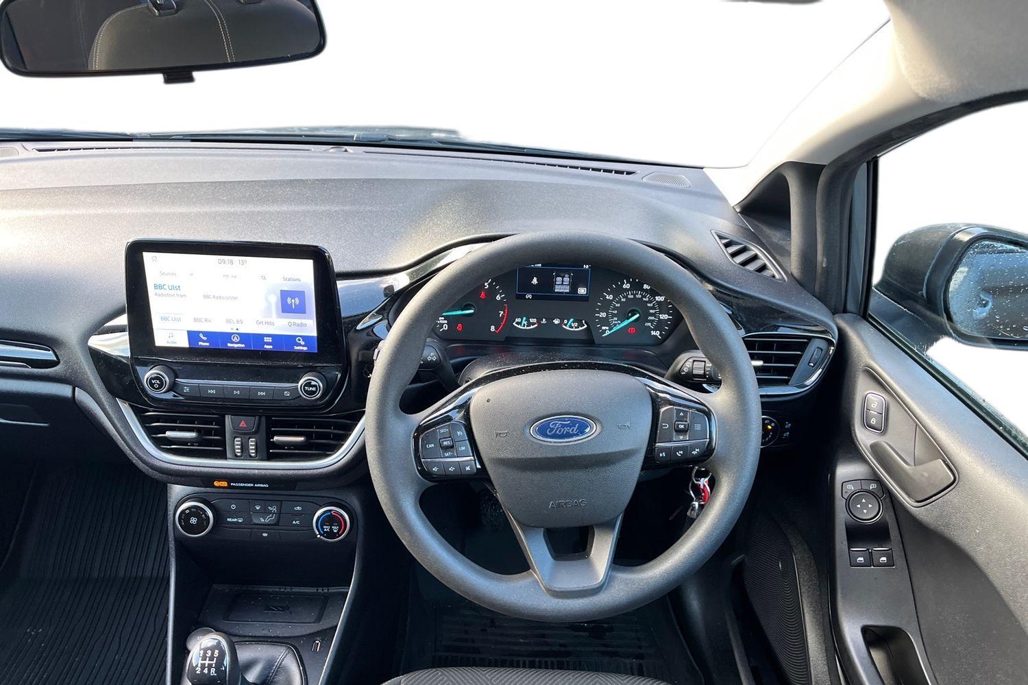Ford FIESTA Photo 10