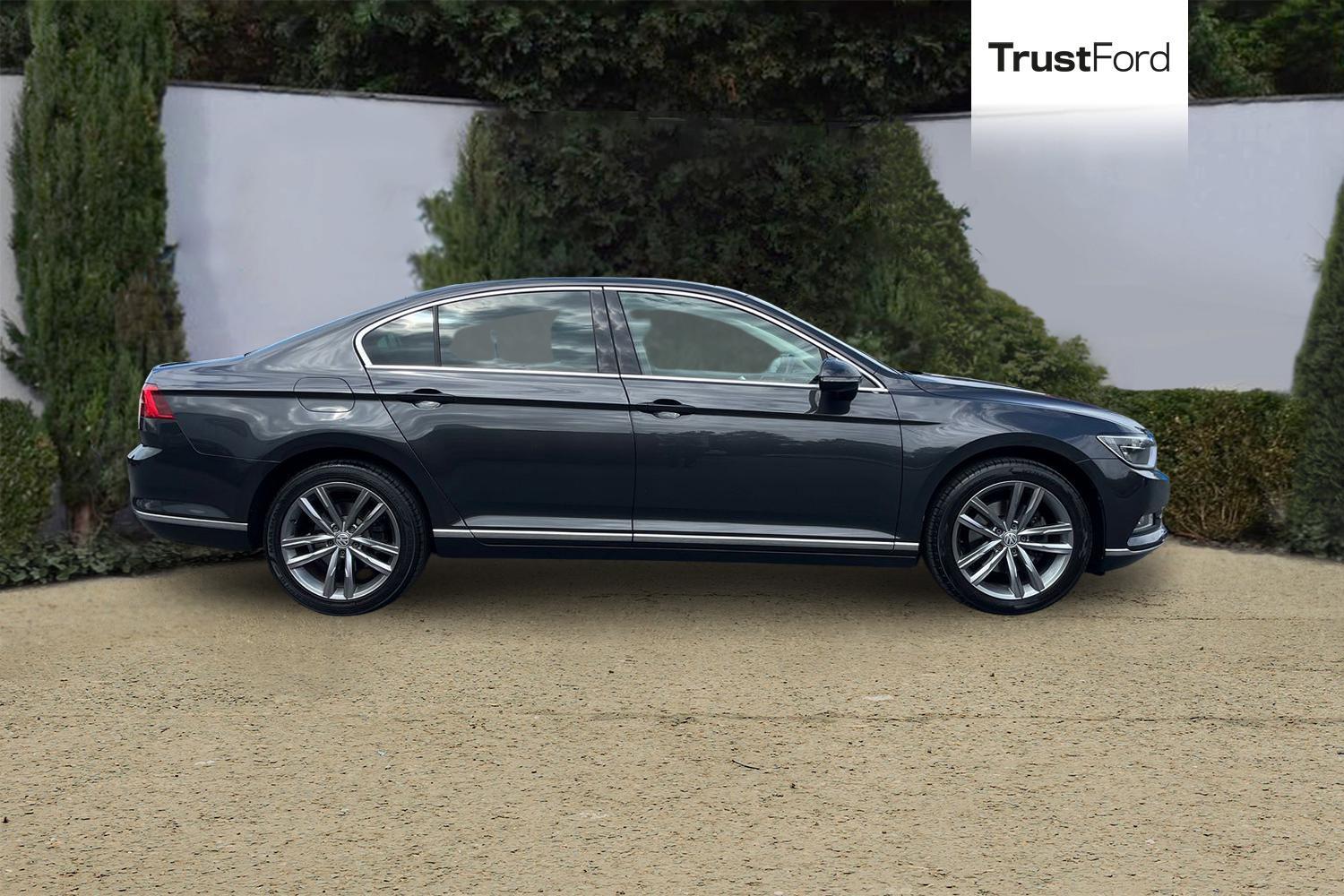Volkswagen PASSAT Photo 2