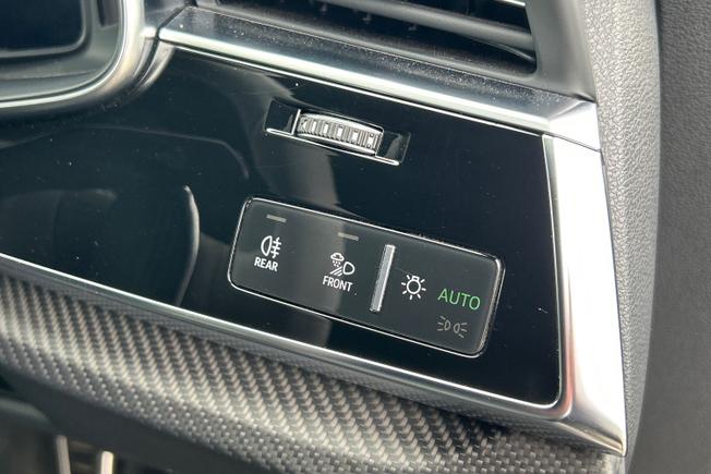 AUDI Rsq8 Photo 41