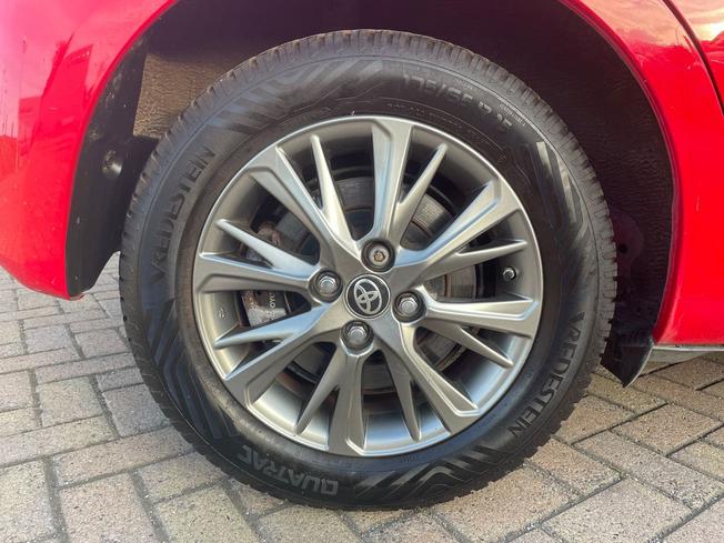 TOYOTA Yaris Photo 21