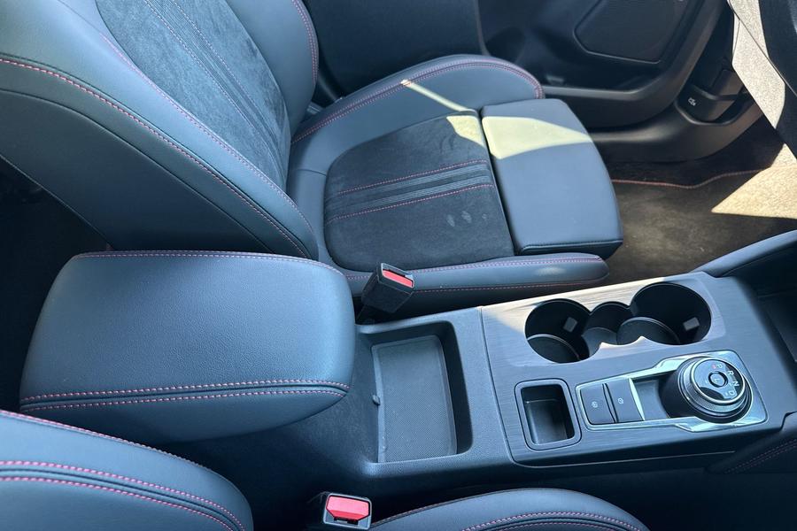 Ford Kuga Photo autoimg-605ee161caca7d238fb2d04a16c1a526058ed4c4.jpg