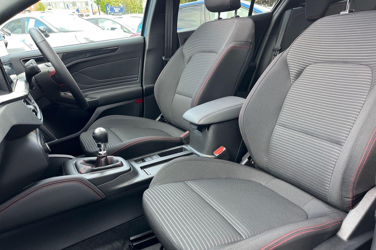 Ford FOCUS Photo 18