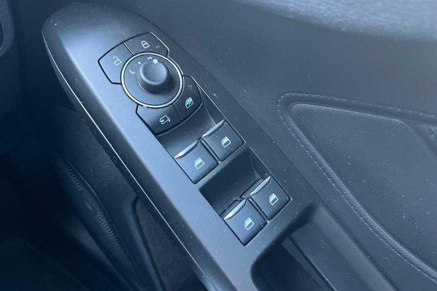 Ford FOCUS Photo autoimg-6060510b204b96e13251e35e552b8eb40c77f7ad.jpg
